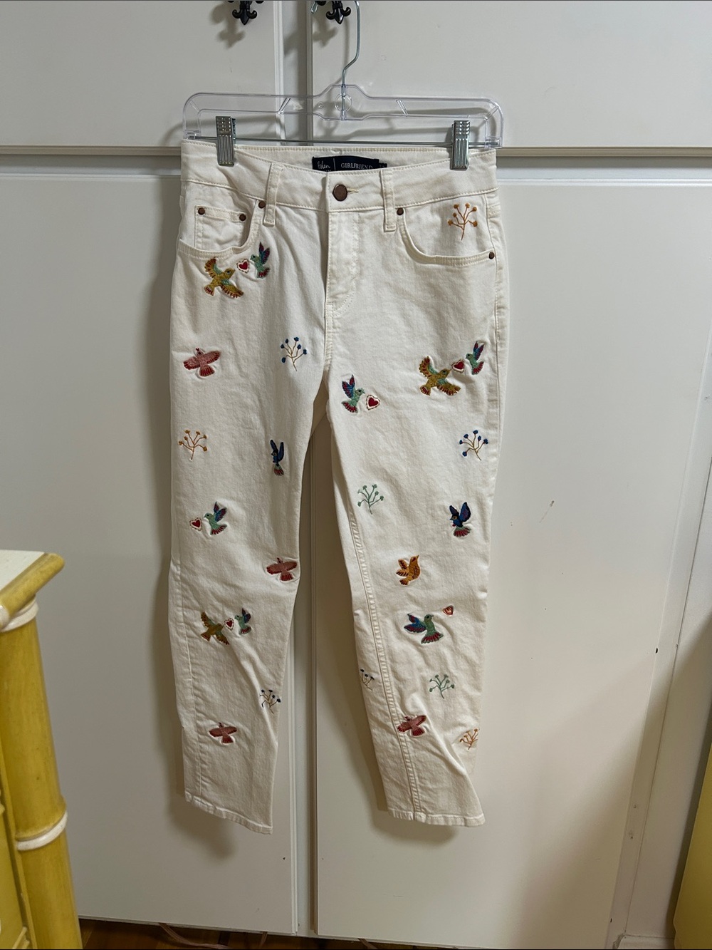 Boden Cream Embroidered Jeans with Multicolor Floral & Bird 6P